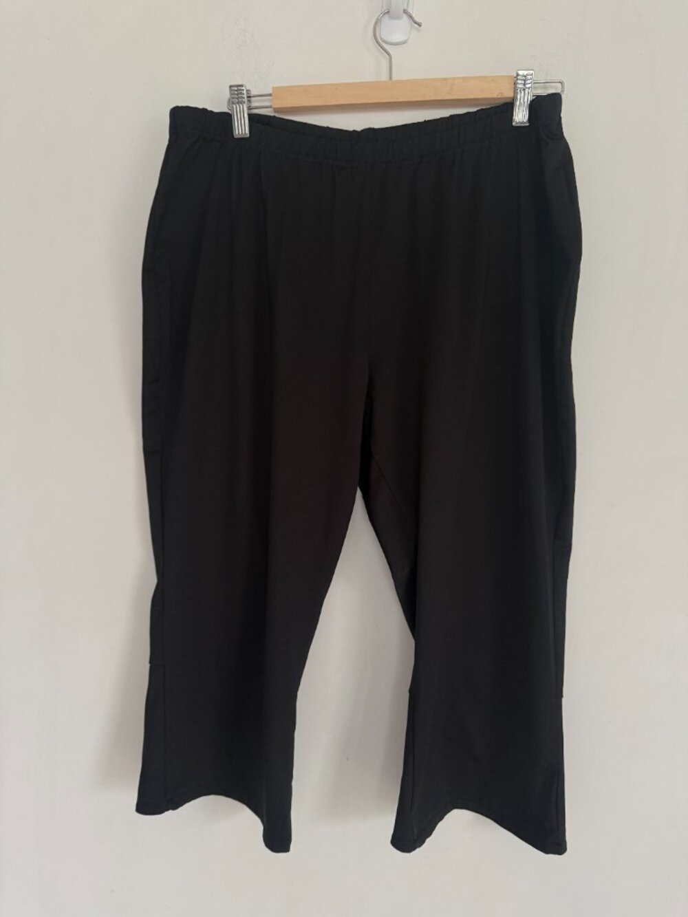 MITZYLAMEOUS DEBRIS Woman Black Capris Size 18W